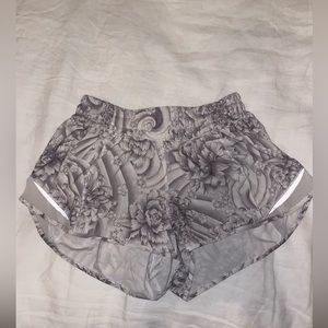 Lululemon Hotty Hot Shorts 2 Inch